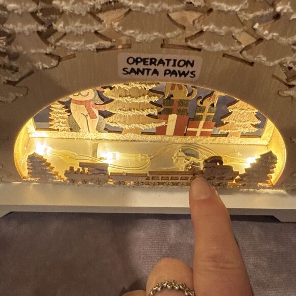 Wooden Christmas‎ Village Scene Operation Santa Paws Lighted Tabletop Decor - Picture 11 of 12